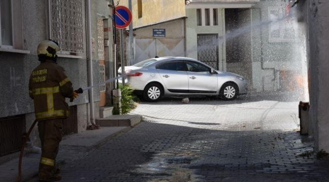 Doğalgaz kutusu alev aldı