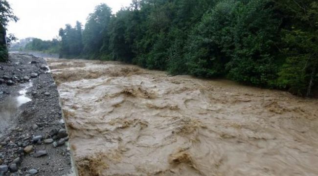Doğu Karadeniz’de şiddetli yağış etkili oluyor