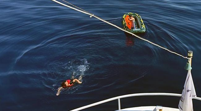 Düzensiz göçmenler yolcu feribotuna sığındı