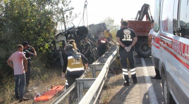 Freni boşalan kamyon devrildi: 1 yaralı