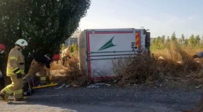 Freni boşalan kamyonetinin altında kaldı
