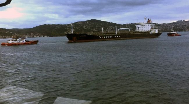 İstanbul Boğazı&#039;nda sürüklenen tanker kurtarıldı