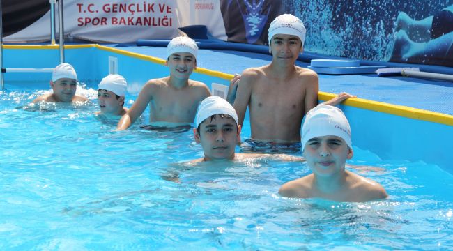 İZMİR’DE ÇOCUKLAR İÇİN PORTATİF HAVUZ