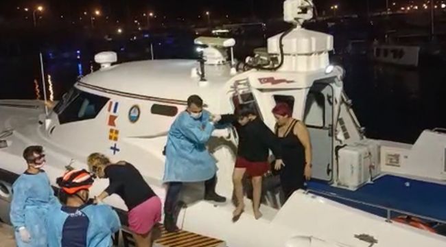 İZMİR'DE DÜZENSİZ GÖÇMENLER KURTARILDI