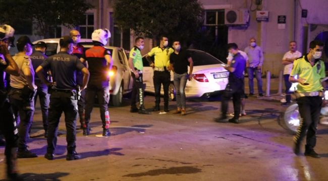 İZMIR'DE OTOMOBİL YUNUS EKİBİNE ÇARPTI
