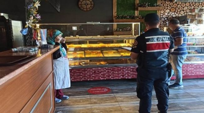 İZMİR'DE TEDBİRLERİNE UYMAYANLARA CEZA YAĞDI!