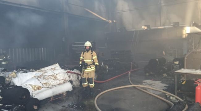 İZMİR'DEKİ FABRİKA YANGINI KONTROL ALTINA ALINDI