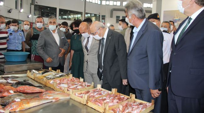 İZMİR'İN BALIK HALİNDE BEREKET VAR