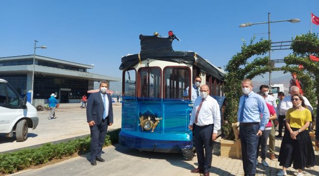 İZMİR’İN İLK NOSTALJİK TRAMVAYI SEFERE BAŞLIYOR