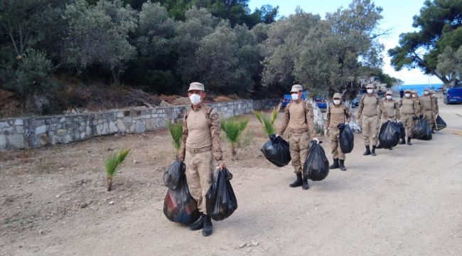 Jandarma Foça'yı tertemiz yaptı
