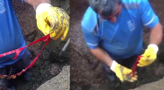 Kanalizasyona düşen çeyrek altınlar için yolu kazdılar