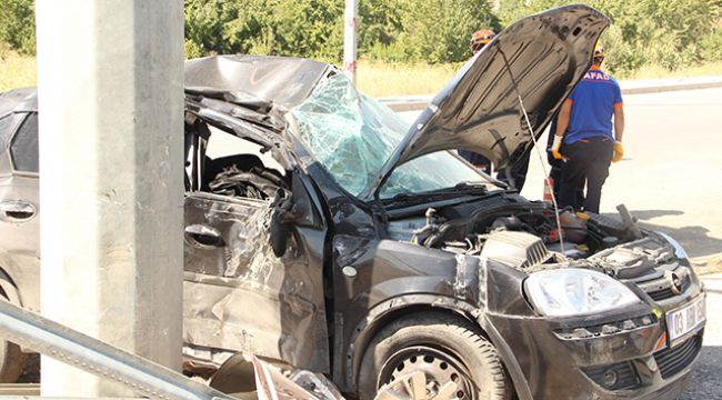 Kaza yaptığı otomobilde sıkışarak hayatını kaybetti