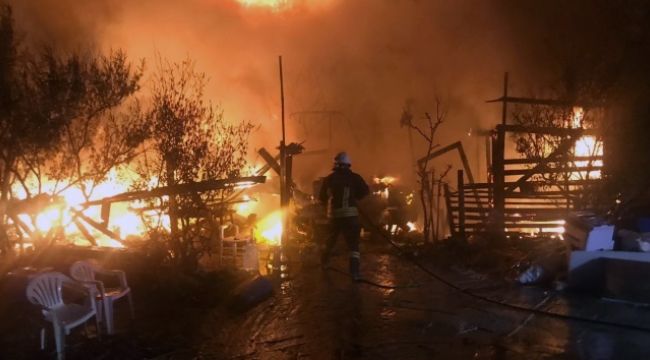 Marmaris'te balıkçı barınağında yangın