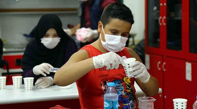 Muz ve patates kabuklarından plastik üretiyorlar