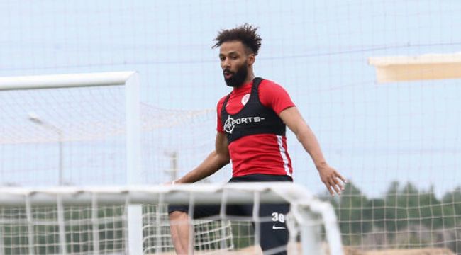 Nazım Sangare Kartal oluyor