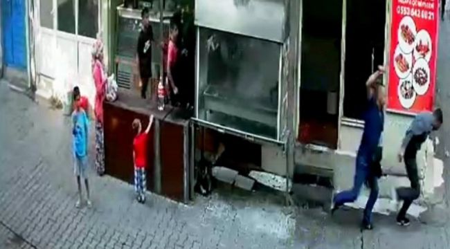 Önce eşini ardından akrabasını bıçakladı
