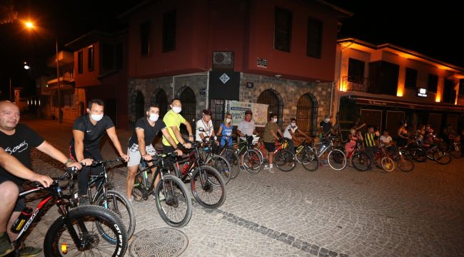 EFES SELÇUK SOKAKLARI BİSİKLETÇİLERİN