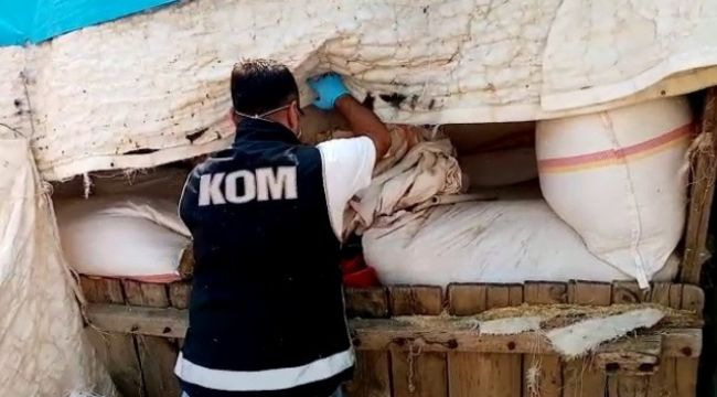 Saman balyaları arasında esrar ele geçirildi