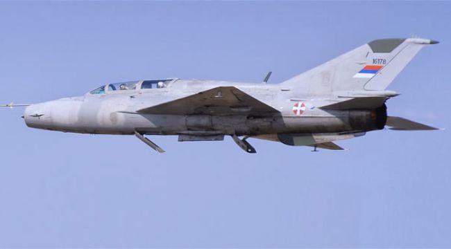 Sırbistan askerî uçağı düştü