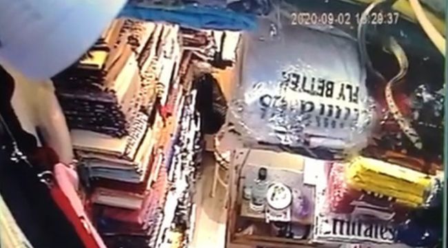 Tarihi Kapalıçarşı'da yılan paniği kamerada