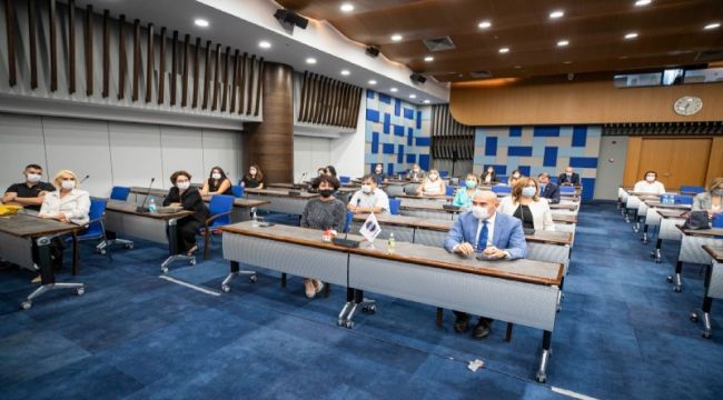 TUNÇ SOYER'DEN İZMİRLİ KADINLARA DESTEK
