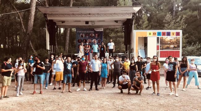 Usta oyuncular Bornova’da gençlerle buluştu