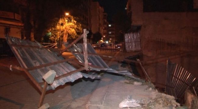 Zeytinburnu'nda kaldırım çöktü
