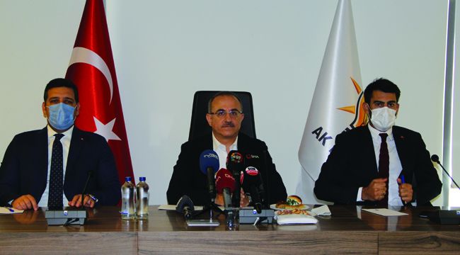 AK PARTİLİ SÜREKLİ, BAŞKAN  SOYER'İ ELEŞTİRDİ