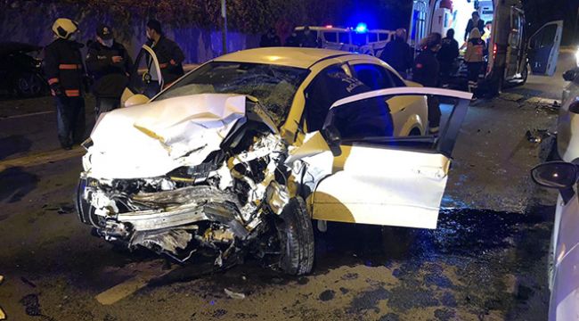Ankara'da 2 araç kafa kafaya çarpıştı