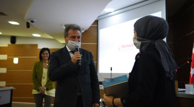 BAŞKAN İDUĞ'DAN GENÇLERE ÖDÜL