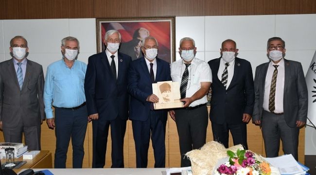 BAŞKAN SELVİTOPU MUHTARLAR GÜNÜ'NÜ KUTLADI