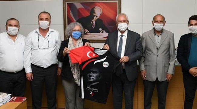 BAŞKAN SELVİTOPU'NA ATATÜRK FORMASI