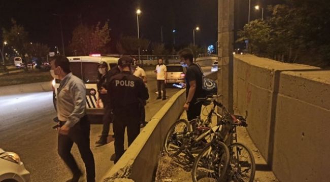 Başkent'te otomobil, bisikletli gence çarptı