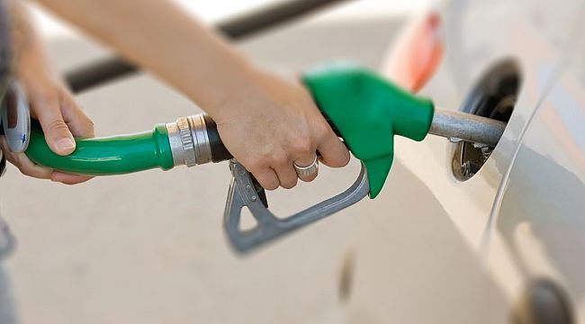 Benzinde 12 kuruş indirim beklentisi