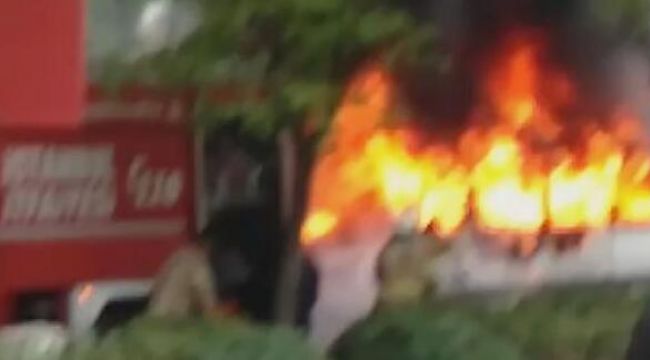 Beylikdüzü'nde öğrenci servisi yandı