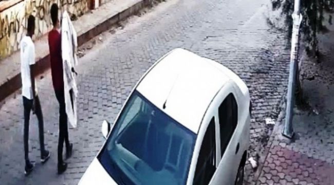 Çaldığı televizyonu yürüyerek götürdü