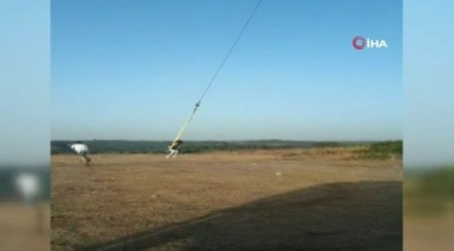 Çocuklara vinç ile salıncak yaptılar