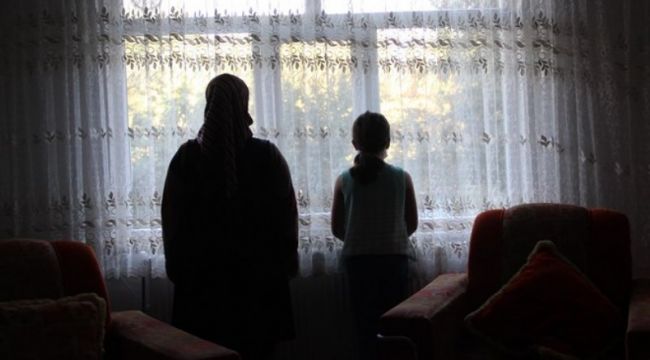 Corona virüslü kişi çocuğa tükürdü