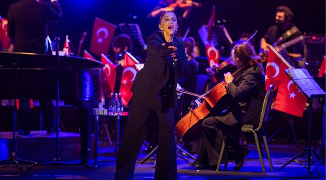 CUMHURİYET BAYRAMI'NDA SERTAB ERENER RÜZGARI