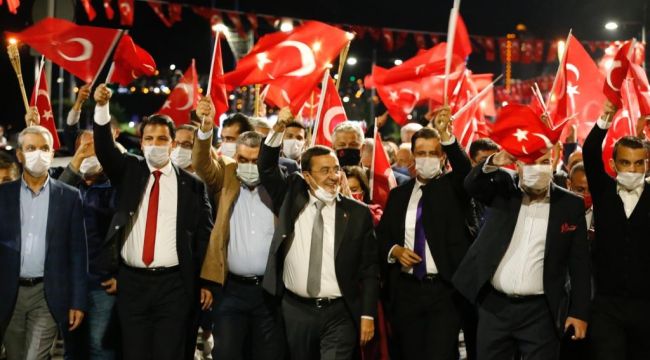 CUMHURİYET'İN 97’NCİ YILINDA MEŞALELİ YÜRÜYÜŞ