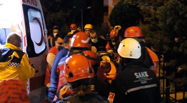 DEPREMDEN 15 SAAT SONRA ENKAZDAN KURTARILDI