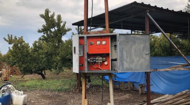 ELEKTRİK BAĞLAMAK İSTERKEN HAYATINI KAYBETTİ