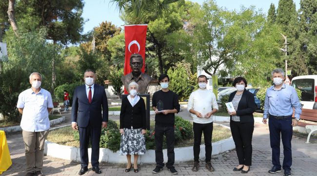 GENÇ ŞAİRLER ÖDÜLLERİNE KAVUŞTU