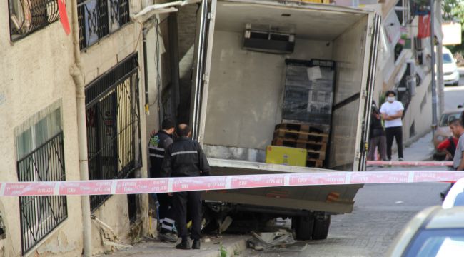 İZMİR'DE AKIL ALMAZ KAZA