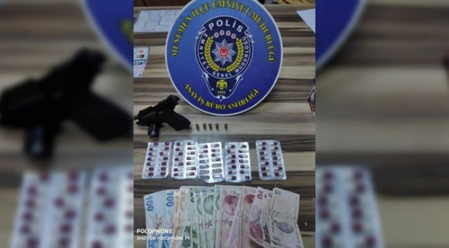 İZMİR'DE GASP ŞÜPHELİLERİ POLİSE YAKALANDI