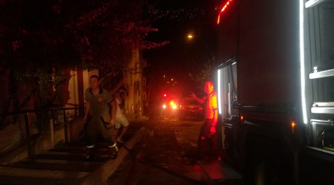 İZMİR’DE KORKUTAN EV YANGINI