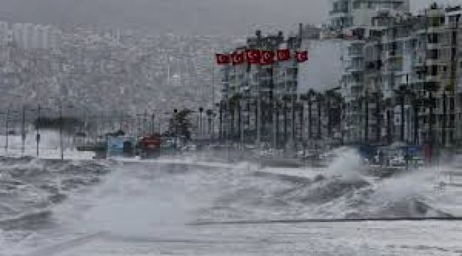 İZMİR'E FIRTINA VE YAĞMUR GELİYOR