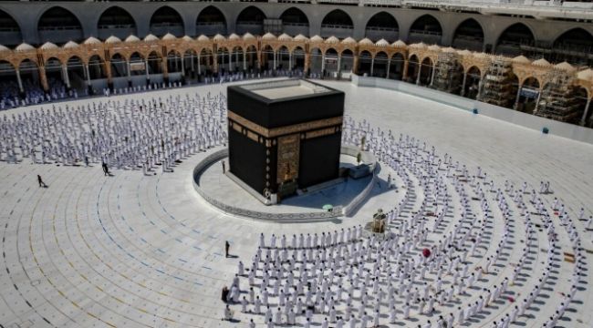 Kabe'de 7 ay sonra ilk cuma namazı kılındı