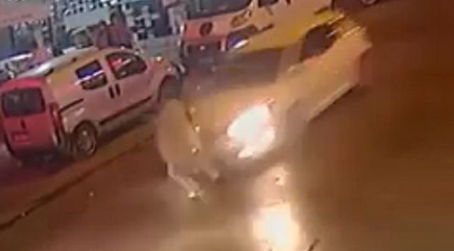 KARŞIYA GEÇMEK İSTEDİ, ARABA ÇARPTI