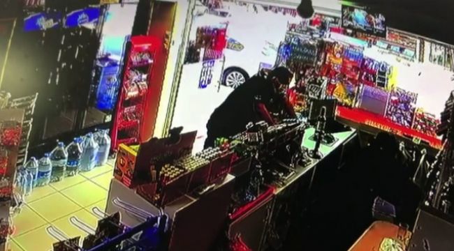 Kasiyeri oyaladı 10 bin lirayla kaçtı